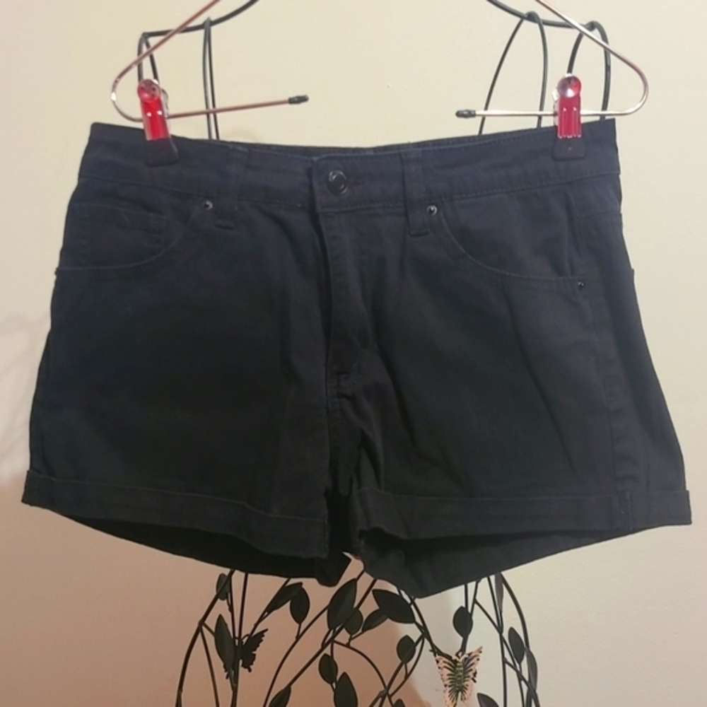 Hi-rise mini black short